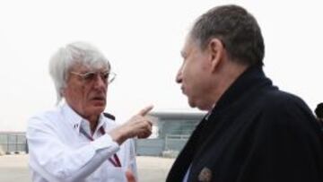 Bernie Ecclestone conversa con Jean Todt en Bahrain.