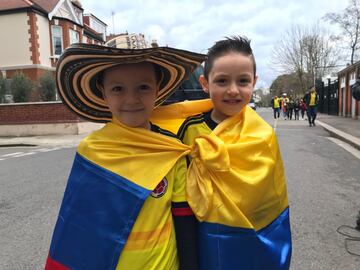 Hinchas de Colombia en el Craven Cottage de Londres para apoyar a su Selección ante Australia