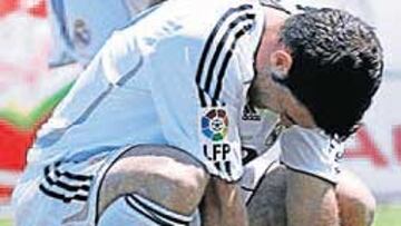 <b>IMPOTENCIA. </b>El gesto de Mata tras la derrota resume el sentir blanco.