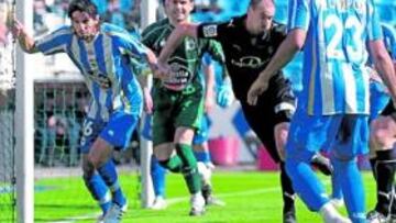 <b>ACOSO SIN PREMIO. </b>El Valladolid buscó el gol en Riazor hasta el último minuto pero se fue de vacío de Riazor en un partido en el que fue mejor que el Deportivo.