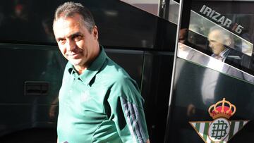 Alexis Trujillo, en una salida del Betis.