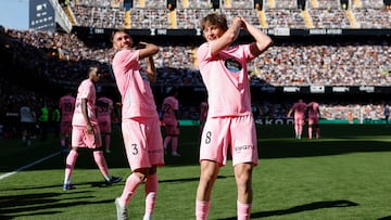 Mingueza y Fer López celebran el gol de este último en Mestalla ante el Valencia