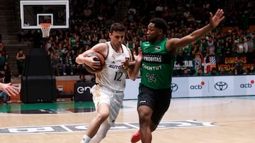 Carlos Alocén, base del Real Madrid, frente a Andrés Feliz, del Joventut.