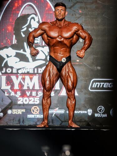 Figura muy conocida en el panorama fitness de España, con una gran presencia como influencer en redes sociales como Instagram, TikTok y YouTube. Consiguió clasificar y participó en el Mr. Olympia 2024 (en su debut en Classic Physique) y volvió a clasificar para el Mr. Olympia 2025. Ha ganado varias competiciones profesionales, como el Tupelo Pro 2024 y 2025, y el Atlanta Pro 2025, en la categoría Classic Physique.