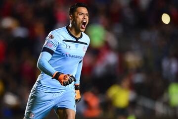 Fichó por el Toluca en el Apertura 2009 y desde entonces defiende los colores escarlatas. 'Tala' puede presumir de tener un amor endiablado por su equipo.