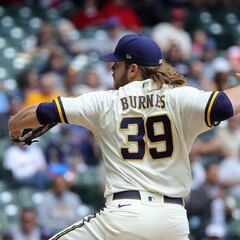 Who is in the running to win the Cy Young award for the American League and the National League?