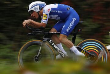 Joao Almeida durante la contrarreloj individual de la última etapa del Giro de Italia 2020, una ruta de 15,7 kilómetros entre Cernusco sul Naviglio y Milán.