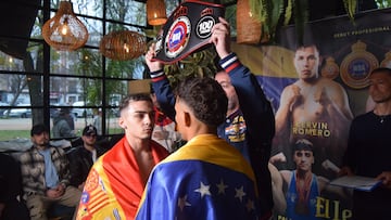 Lozano en el cara a cara del pesaje con Kervin Romero