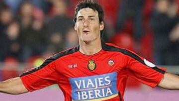 <strong>CRUCIAL.<strong> La victoria del Mallorca ante el Atl¨¦tico le mantiene vivo en la lucha por la permanencia.</strong></strong>