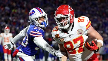 ORCHARD PARK, NEW YORK - JANUARY 21: Travis Kelce #87 of the Kansas City Chiefs makes a catch to score a touchdown against Dane Jackson #30 of the Buffalo Bills during the third quarter in the AFC Divisional Playoff game at Highmark Stadium on January 21, 2024 in Orchard Park, New York. Al Bello/Getty Images/AFP (Photo by AL BELLO / GETTY IMAGES NORTH AMERICA / Getty Images via AFP)