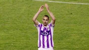 <b>ADI?S CON ROJA. </b>Borja se despidi¨® el s¨¢bado del Valladolid.