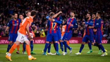 Los jugadores celebran el 6-1 de Mascherano. 