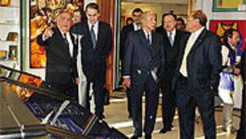 <b>VISITA AL MUSEO</b>. Pedro Ferrándiz muestra a Jacques Rogge las grandes joyas de la Fundación.