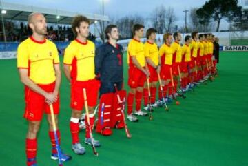Minuto de silencio antes del encuentro de hockey hierba entre Espa?a y Pakist芍n.