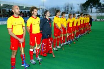 Minuto de silencio antes del encuentro de hockey hierba entre España y Pakistán.