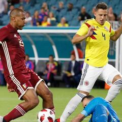 Preocupa Arias: el colombiano salió en camilla ante Venezuela