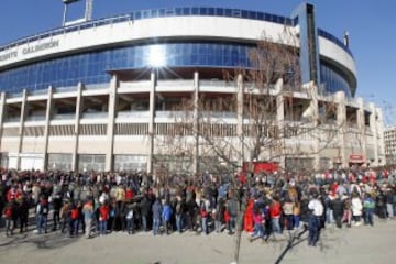 El estadio Vicente Calderón presenta un magnífico aspecto minutos antes de la presentación de Fernando Torres como nuevo jugador del Atlético de Madrid.