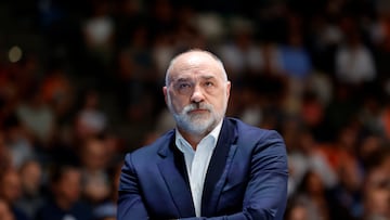 El entrenador del Baskonia, Pablo Laso, durante el encuentro correspondiente a la última jornada de la fase regular de la Liga Endesa que enfrenta este viernes a Leyma Básquet Coruña y al Baskonia en el Coliseum de A Coruña (Galica).