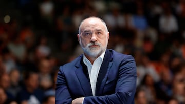 El entrenador del Baskonia, Pablo Laso, durante el encuentro correspondiente a la última jornada de la fase regular de la Liga Endesa que enfrenta este viernes a Leyma Básquet Coruña y al Baskonia en el Coliseum de A Coruña (Galica).