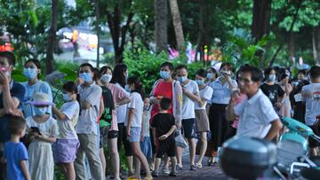 NANNING, CHINA - AUGUST 22, 2022 - People wait in a long queue at a street nucleic acid testing point in Nanning, South China's Guangxi Zhuang autonomous region, on Aug 22, 2022. (Photo credit should read CFOTO/Future Publishing via Getty Images)