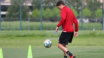 Sergio González da toques al balón durante un entrenamiento.