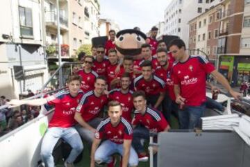 Celebración multitudinaria del Osasuna en las calles de Pamplona