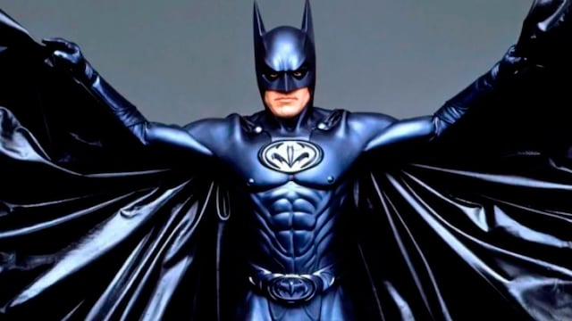 Casi 30 años después, George Clooney se ríe del infame traje de Batman ...