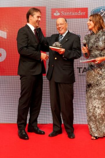 Premio AS a la trayectoria a Luis Suárez. Julen Lopetegui.