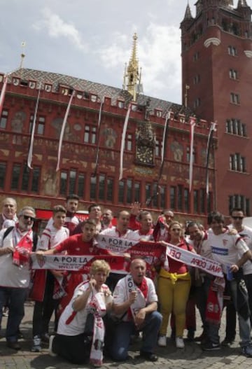 Gran ambiente en las calles de Basilea antes de la final. 