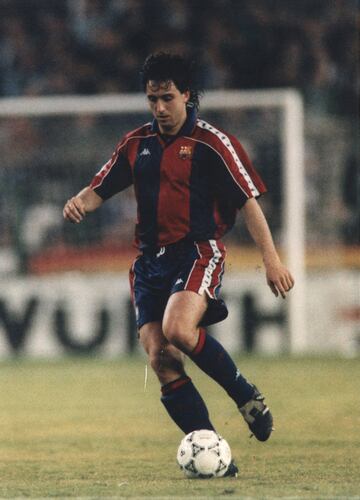 Jug¨® durante la temporada 1992-93 en el FC Barcelona. Y la temporada 1996-97 visti¨® la camiseta del Atl¨¦tico de Madrid.