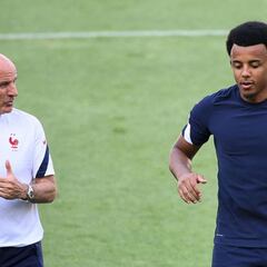 Koundé, la llave para que Varane termine en el United