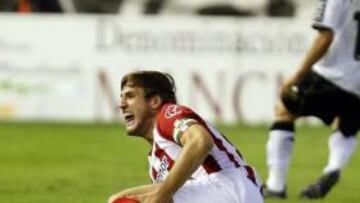 <b>MALA PATA. </b>Gurpegui notó la gravedad de la lesión nada más caer al césped de Mestalla.