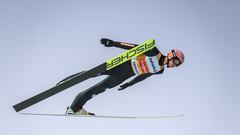 Germany&#039;s Karl Geiger competes in the men&#039;s FIS Ski Jumping HS140 World Cup competition in Engelberg, central Switzerland, on December 19, 2021. (Photo by Fabrice COFFRINI / AFP)