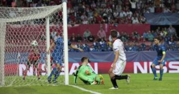1-0. Vietto marcó el primer tanto.