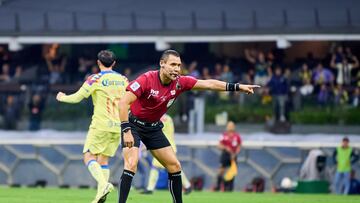 Referee Marco Antonio Ortiz during the final second leg match between America and Cruz Azul as part of the Torneo Clausura 2024 Liga BBVA MX at Azteca Stadium on May 26, 2024 in Mexico City, Mexico.