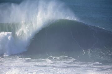 TUDOR Nazar¨¦ Tow Surfing Challenge presented by Jogos Santa Casa.