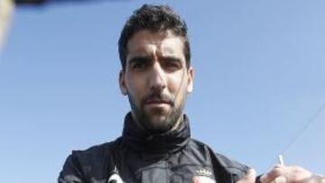 <b>FELIZ. </b>Raúl García posaba feliz, pero con gesto serio, en la sesión de entrenamiento de ayer.