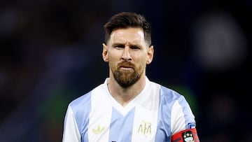 La ausencia de Messi para la doble fecha contra Uruguay y Brasil es un golpe muy duro para la Selección de Argentina. Scaloni debe encontrar un reemplazo.