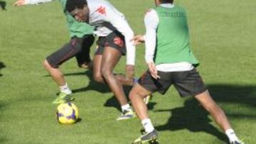 Daniel Ndi, durante un entrenamiento con el Sporting B, donde ya destaca.