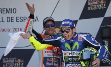 Rossi celebra la victoria. Márquez acabó tercero. 