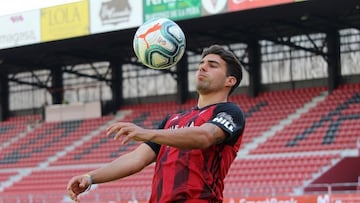 Alexander Gonz&aacute;lez, con el Mirandes.