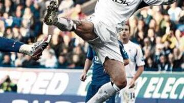 <b>REFUERZO. </b>Iván Campo, que podría ser uno de los fichajes de la Real, en un partido con el Bolton.