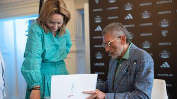 Marián y Carlos Mouriño en el Salón Regio de A Sede.