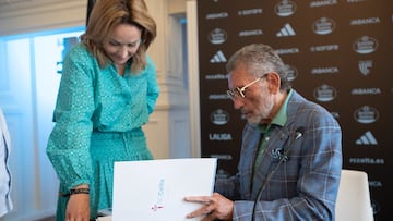 Marián y Carlos Mouriño en el Salón Regio de A Sede.