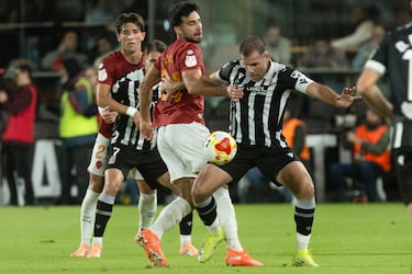 Dimitrievski y Vázquez salvan al Valencia sobre la bocina