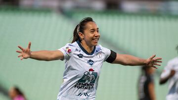 Charlyn Corral celebrates her goal 1-2 of Pachuca during the 9th round match between Santos and Pachuca as part of the Torneo Clausura 2025 Liga MX Femenil at TSM Corona Stadium on February 14, 2025 in Torreon, Coahuila, Mexico.