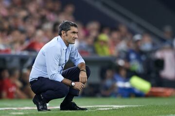 Tras comenzar su carrera como entrenador del Athletic, sus desavenencias con el entonces presidente rojiblanco, Fernando Lamikiz, decidió dimitir y tomarse un año sabático. En la campaña 2006-07 fue nombrado entrenador del Espanyol, con el que llegaría a jugar la final de la Copa de la UEFA (perdió ante el Sevilla en la tanda de penaltis). Posteriormente se marcharía a Grecia, donde ganó tres Ligas y dos Copas helenas con Olympiacos. Regresó a España, donde entrenó al Valencia, de nuevo al Athletic (ganó una Supercopa) y al Barcelona, con el que ganó dos Ligas, una Copa y una Supercopa de España.