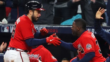 ATLANTA, GEORGIA - OCTOBER 29: Travis d&#039;Arnaud #16 of the Atlanta Braves is congratulated by Guillermo Heredia #38 after hitting a one run home run against the Houston Astros during the eighth inning in Game Three of the World Series at Truist Park o