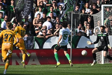 El Albacete devuelve al Racing a la Tierra