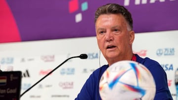 Louis van Gaal, entrenador de la Selecci車n de Holanda, durante la conferencia de prensa antes de enfrentar a Estados Unidos en Qatar 2022.